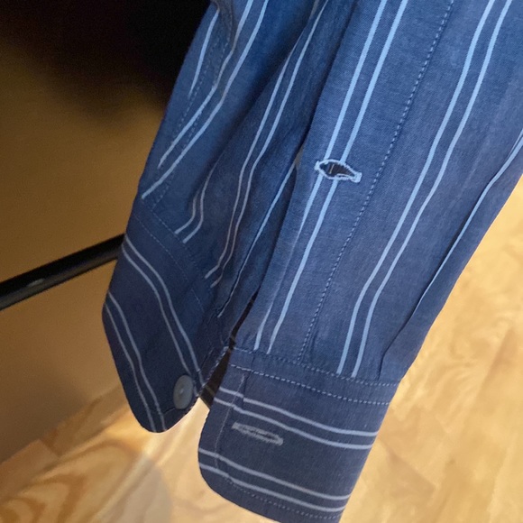 J. Crew Lightweight Chambray Buttondown, XL EUC - Picture 4 of 5